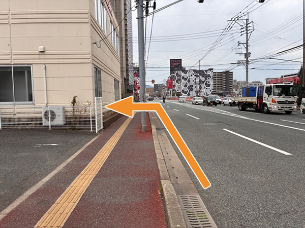 一つ目の交差点を左折